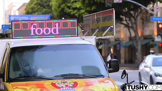 Tushy sonunda iş yerinde genişletilmek için bir sebebi var