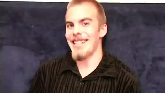 Jasper etini dövüyor