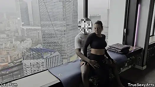 Lea pam 4k Fransız fitness hatun kişisel antrenörünü baştan çıkarıyor ve yoğun ev egzersizi sırasında sikişiyor