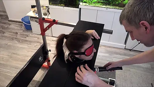 Köle, Direkte Savunmasız Sybian'da Orgazma Sürüklendi