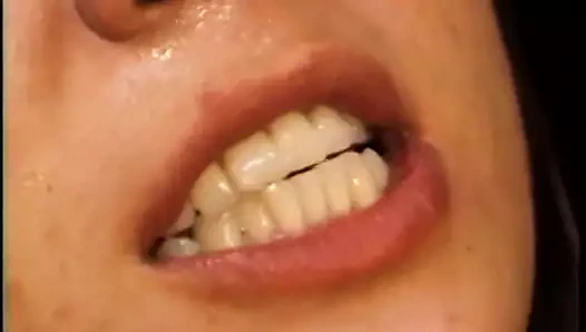 Güzel sevimli melez sürtükler çalışmak yerine dildo oynuyorlar