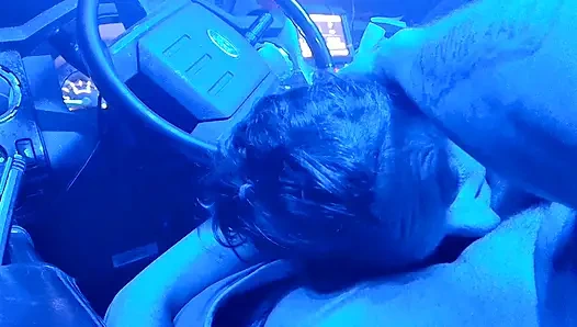 Kamyonumda oral seks ağzıma boşalıyor