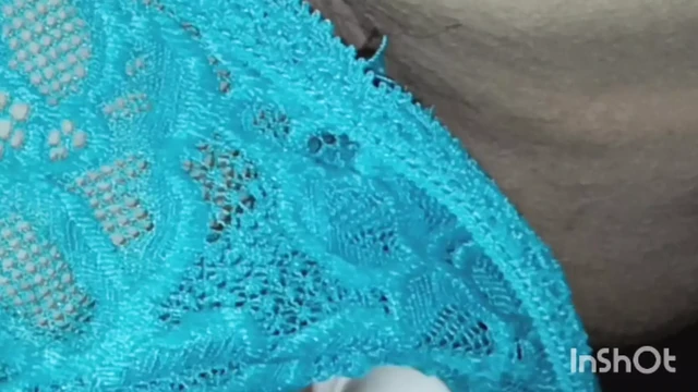 Натирают вибратором мою киску