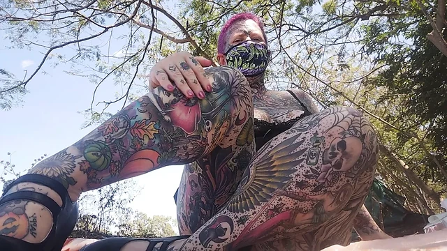 Forest milf creams kendini