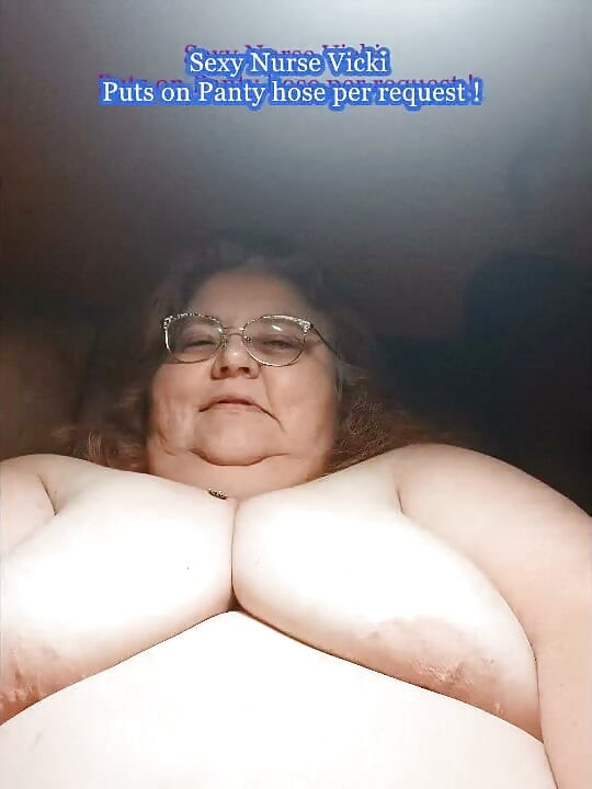 Seksi iri güzel kadın olgun hemşire Vicki külotlu çorap giyiyor isteniyor