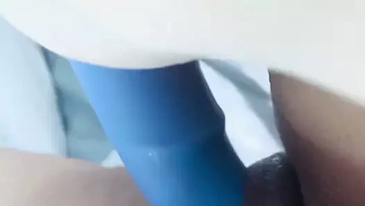 Yoğun itme ve fışkırtma ile oyuncağımla eğlenceli