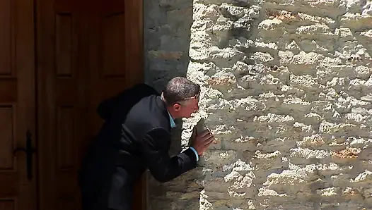 Молодая девушка с косичками - сучка дома