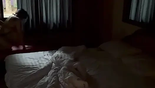 Karım gösteriş yapmayı seviyor.