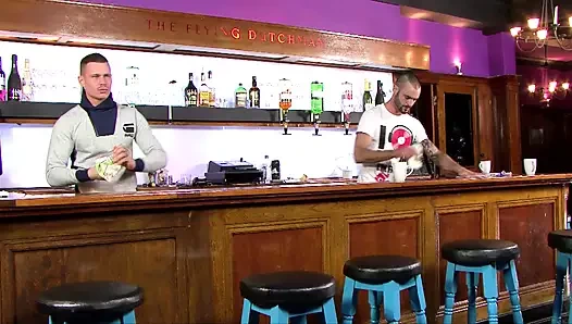 Kafede üçlü seksten hoşlanıyorlar