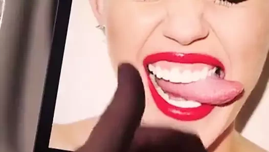 Miley cyrus boşalıyor