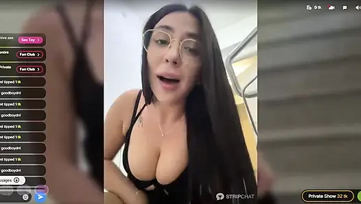 Büyüleyici enerji ile yumuşak, samimi performans