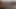 Klasik olgun esmer kanepede parmaklanıyor ve orgazm olmak için yalanıyor
