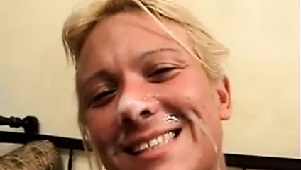 Sarışın milf alır o içinde ona göt sonra bir yüz