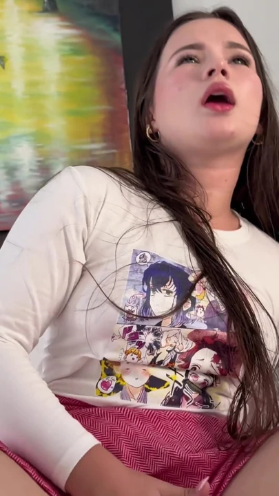 Güzel otaku kız bir otelde sikiliyor ve yarak emme yeteneğiyle sürpriz yapıyor | Klip 2