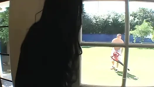 Orta yaşlı seksi kadın kitty langdon gırtlağına kadar alıyor ve sikiliyor