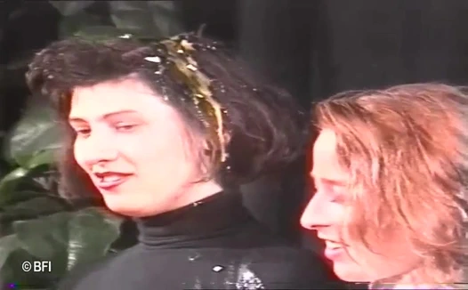 Bir grup gerçek amatör kızın sınırı aşması gerekiyor