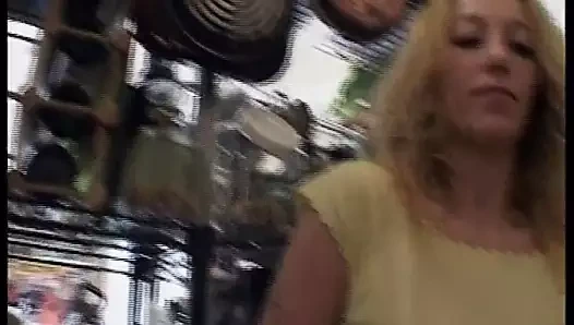 Sarışın genç içinde ona ilk porno film itibaren 1998