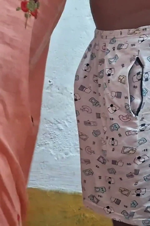 Seksi baldızı sikiyorum, sikimi emiyor ve pembe amını emiyor