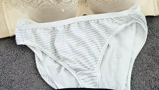 Karısının sutyen ve külot tekrar yüklendi