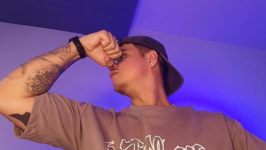 Beni ofisimde yakaladın