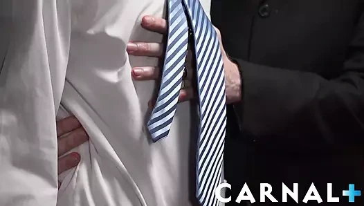 Masonicboys twink cole blue dölleme için deliği feda ediyor