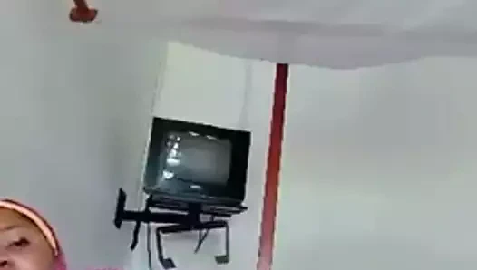 Grosse chatte bir horoz nemlendirmek