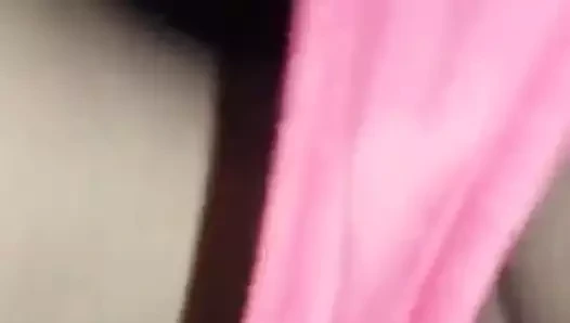 Bir hediye ile karısı)