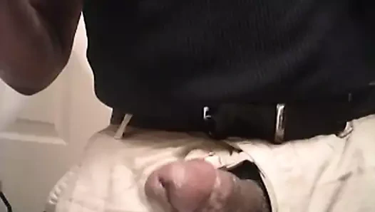 Shinzon sözlü ve arka plan sesi verir