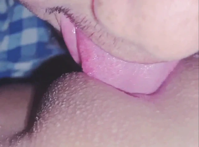 Amcık yalayan ateşli bd köylü kızı dölle eğleniyor