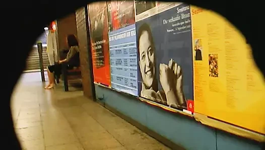 Güzel Alman sürtük gösterme kapalı ona pembe kedi