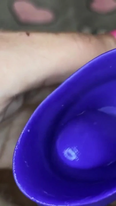 Эмоциональный момент из "Экстремальный большой клитор, лизание игрушки, оргазм волосатой киски крупным планом, полное видео"