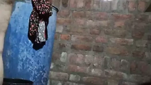 Tam açık banyo gösterisi