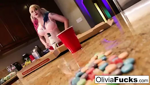 Olivia, geç pizza servisi yapan kız leya'yı anal olarak ihlal ediyor!