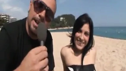 Agatha bir güzel esmer analfucked