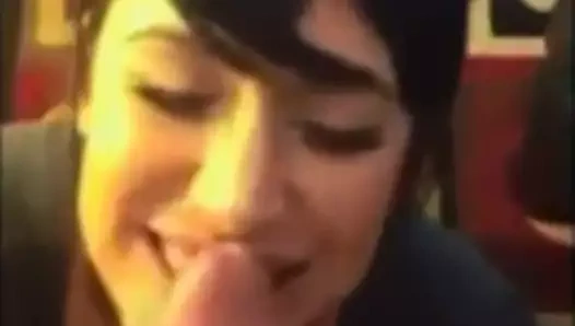 Latin kadının yüzüne boşalma