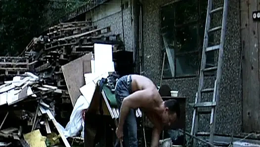 Doğal saçlı sarışın Alman ateşli anne açık havada sikiliyor