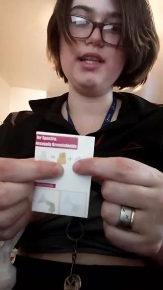 Pizza kulübesinde pompalı memeler