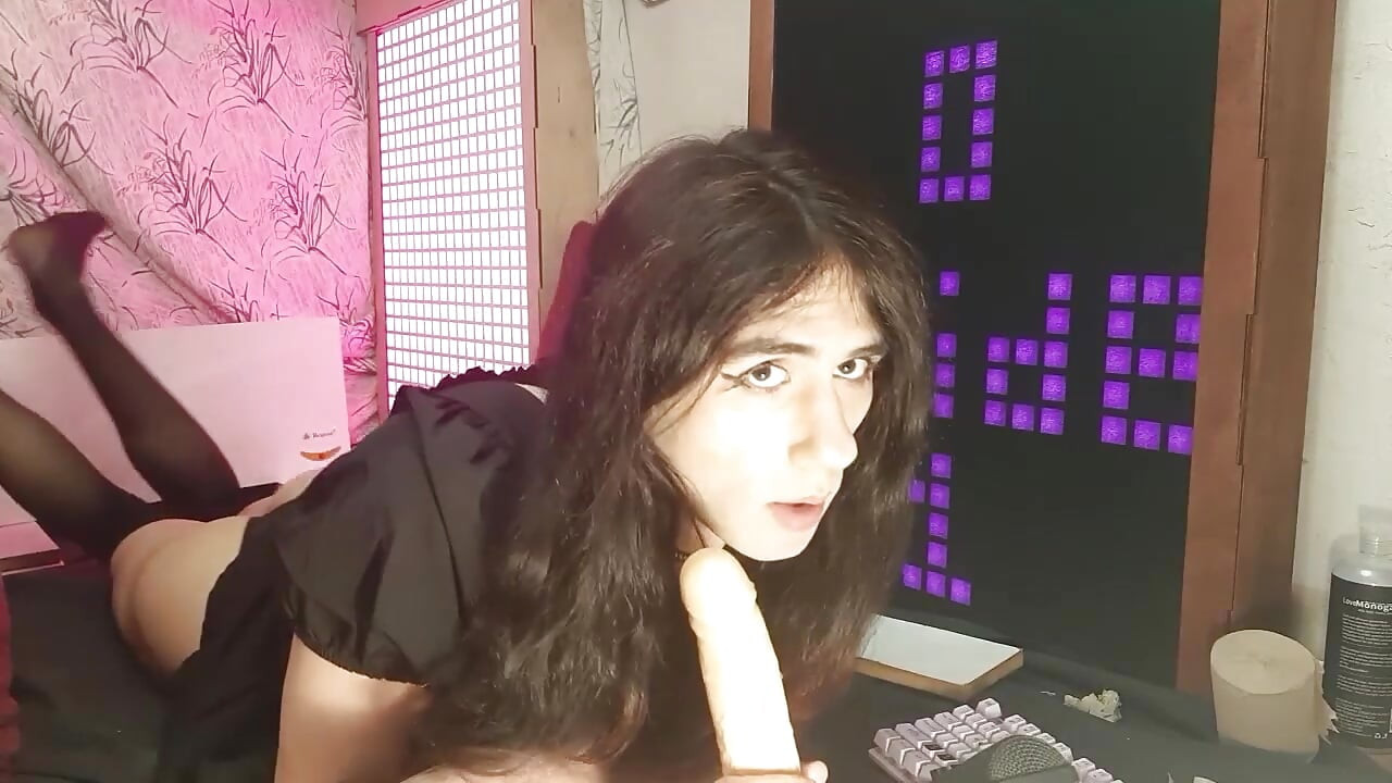 Lolipopu gibi sikini yalıyor