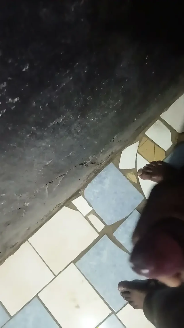 Büyükbaba banyoda boşalma