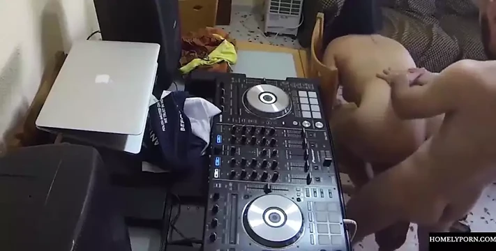 Dj jokey müziğini sikmek daha eğlenceli