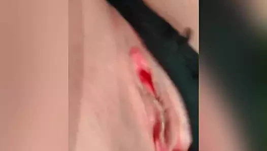 Karolina emziğiyle mastürbasyon yapıyor