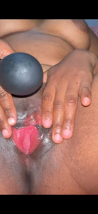 Bu siyah güzellik vibratörü takmak istiyor