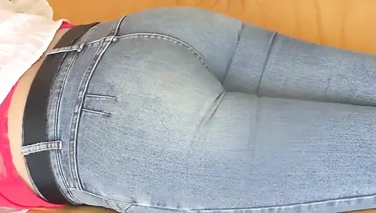 Üvey oğlumun arkadaşları geliyor ve götüme bolca yük veriyor, sert yaraklarını seviyorum.