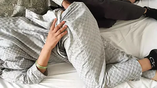 Hintli köylü kız sıkı amcık açık havada seks ilk kez ateşli güzel Hintli kız seks viral mms