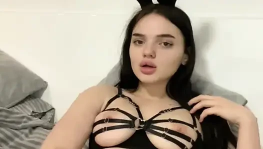 Emilylife.site büyük bir dildoyla amımı ovuyorum