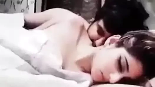 Kolej kız arkadaşı ile becerdin.