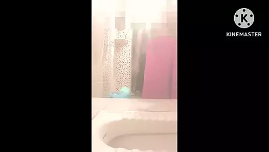 Üvey kız kardeş ve üvey erkek kardeş banyoda sert seks yapıyor, seksi Hintli kız arkadaş