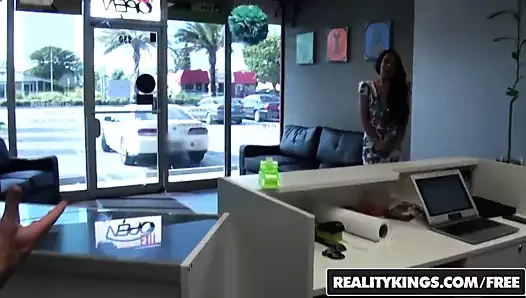 Realitykings - orta yaşlı seksi kadın avcısı - katt lowden levi cash - amcık k