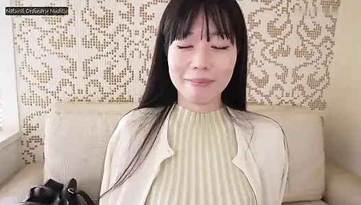 Öğle vakti baştan çıkarma: Gür basılmış bir güzellik gizli bir gün ortası kaçışında derinden alınıyor