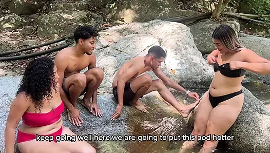 En iyi arkadaşım ve ben ormanda iki sürtüğü sikiyorum - yüze büyük boşalma